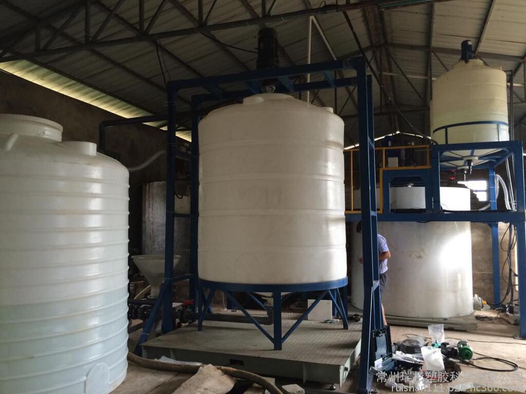 TỪ MỘT CÂU HỎI VỀ BÊ TÔNG ĐẾN HÀNH TRÌNH XÂY DỰNG LEEZAR